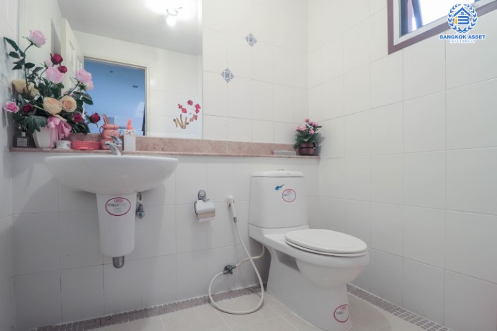 *****บ้านเดี่ยวมือสองนนทบุรี ทำเลโซนเมือง! แบรนด์ แสนสิริ* ม.บุราสิริ สนามบินน้ำ บ้านต่อเติมพร้อมอยู่ บนเนื้อที่ 112 ตร.ว. ฟังก์ชั่น 7 ห้องนอน 7 ห้องน้ำ 4 ที่จอด ภายในกว้างขวางเแบ่งเป็นสัดส่วน แถมฟรี !! เครื่องปรับอากาศ 10 เครื่อง, เครื่องทำน้ำอุ่น 5 เครื่อง บิ้วท์อินท์จัดเต็มทั้งหลัง! บนสุดยอดทำเลทอง ใกล้เซ็นทรัลรัตนาธิเบศร์ และ MRT สายสีม่วง "สถานีแยกนนทบุรี1"